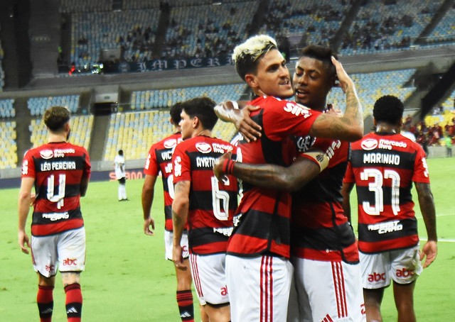 Pedro e Bruno Henrique treinam com o grupo, e Flamengo pode ter reforços contra América-MG