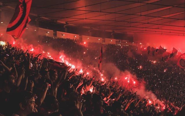 Flamengo é multado pela segunda vez na Libertadores por uso de sinalizadores e bombas