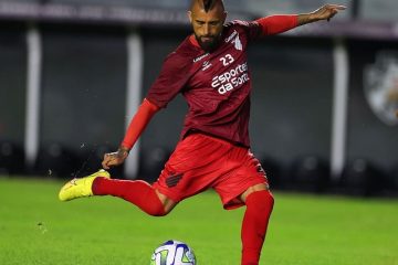 Vidal destaca adaptação rápida no Athletico e união para buscar título da Libertadores: “A obsessão me encantou”